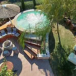 Сasa de vacaciones White Villa