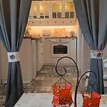 Сasa de vacaciones White Villa