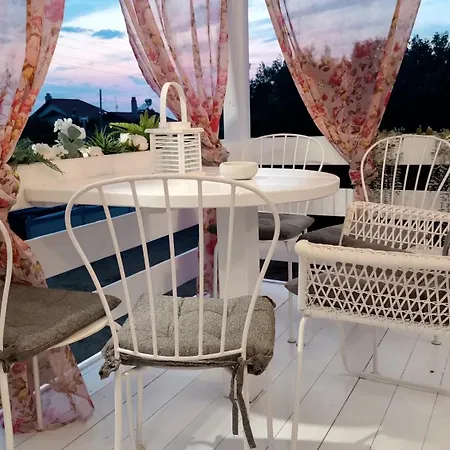 Feriehus White Villa *