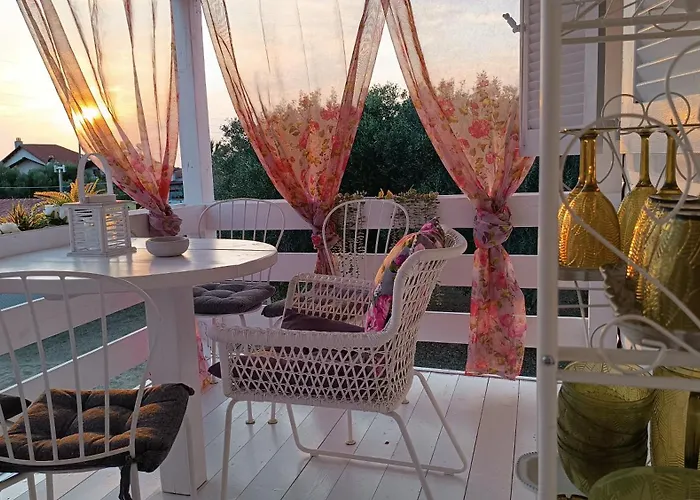 White Villa Nyaraló